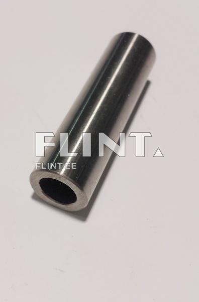 Metallist toru, mis on silindrilise kujuga ja millel on ühtlane pinnaviimistlus. Toru on avatud mõlemast otsast, üks ots on lühem ja hõbedase värvusega.