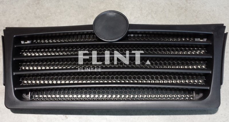 Toode on must võre, millel on horisontaalsed ribad ja kuusnurkne struktuur, keskel on ümmargune logo või embleem.