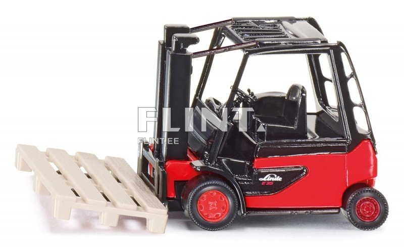 Mudeliga tõstuk, millel on punane ja must korpus. Väike platvorm on tõstuki ees.