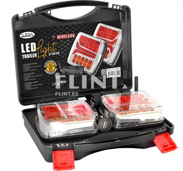 Kohandatav LED trailer valguskomplekt, mis sisaldab kahte punast LED-tuled ja juhtmevaba ühendus. Kotis on kahe tükiga komplekt ja USB ühendus.