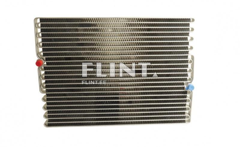 The item is a radiator with horizontal fins and two connection points, one red and one blue.