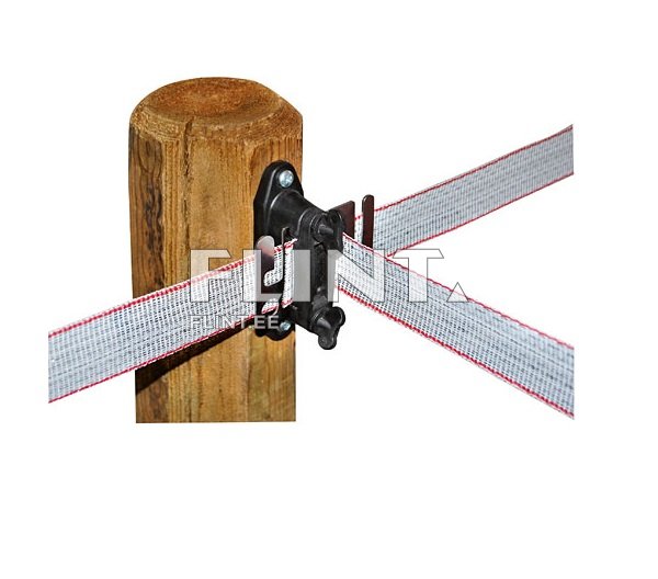 Puitpost, millele on kinnitatud must metallklamber, hoides kahte heledat ja punasetäpilist rihma, mis on pingutatud risti postiga.