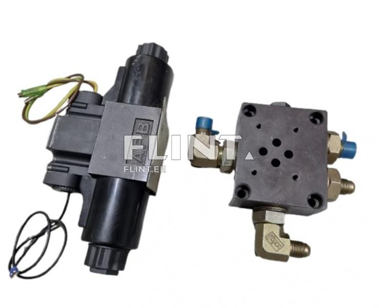 Electrical distributor for hydraulic winch